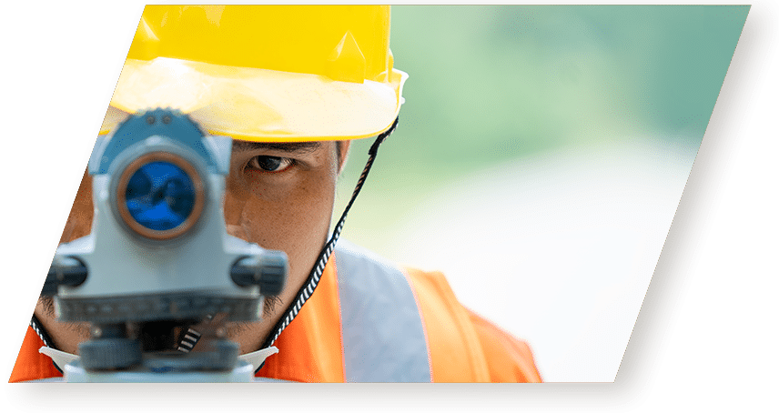 Ouvrier faisant un diagnostic